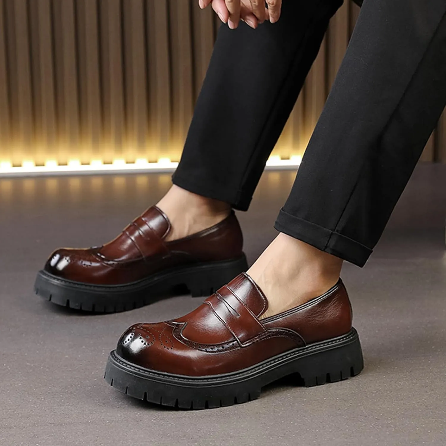 Men's Leather Wingtip Wide Round Toe Platform Loafers Classic Slip On Comfortable Anti-Slip Lug Sole Brogue Penny Loafers for Wedding Business Formal Prom