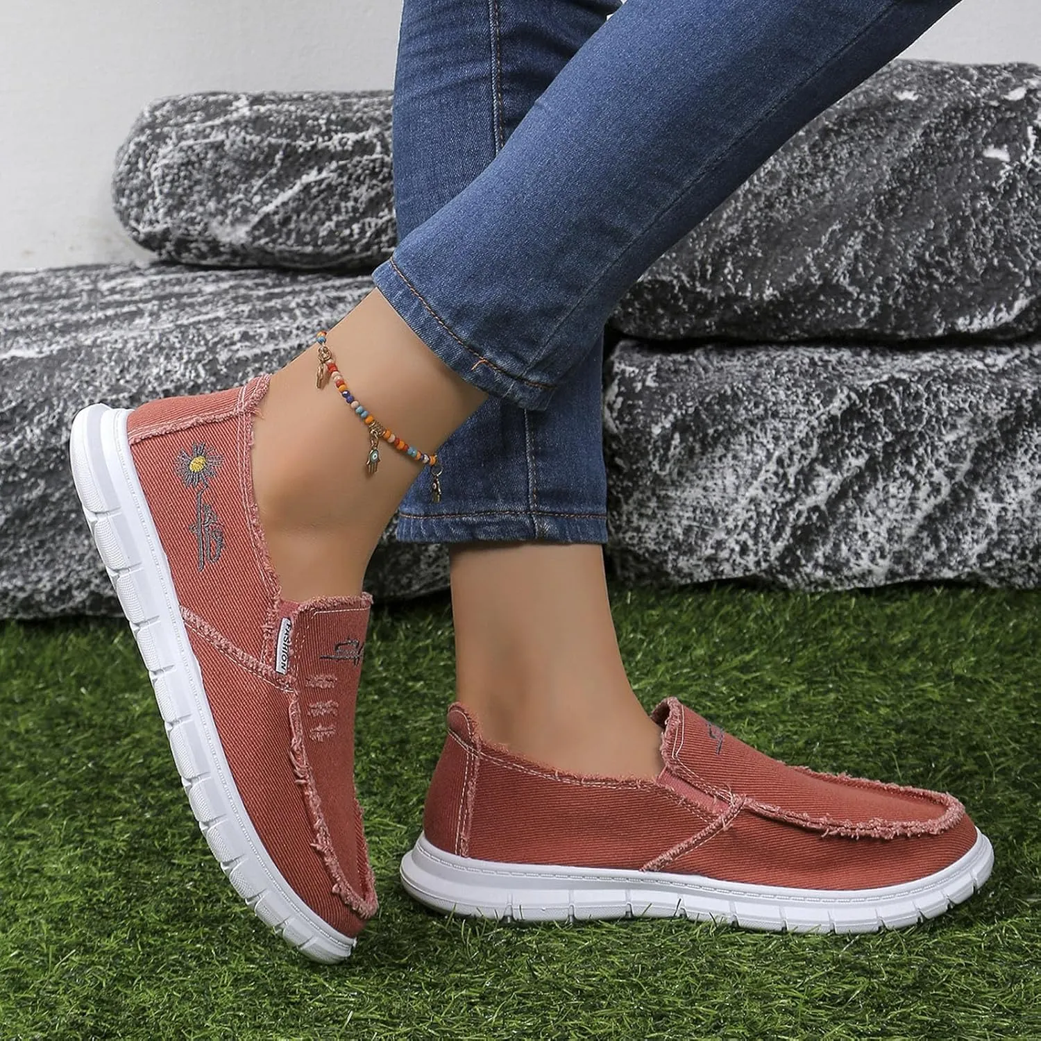 Women's Slip On Casual Shoes Lightweight Comfortable Sneakers for Outdoor Walking Summer Beach Vacation Everyday