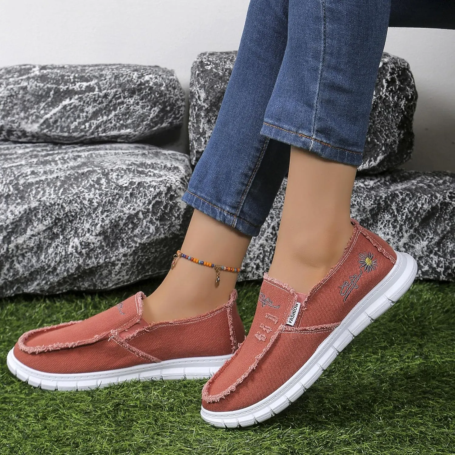 Women's Slip On Casual Shoes Lightweight Comfortable Sneakers for Outdoor Walking Summer Beach Vacation Everyday