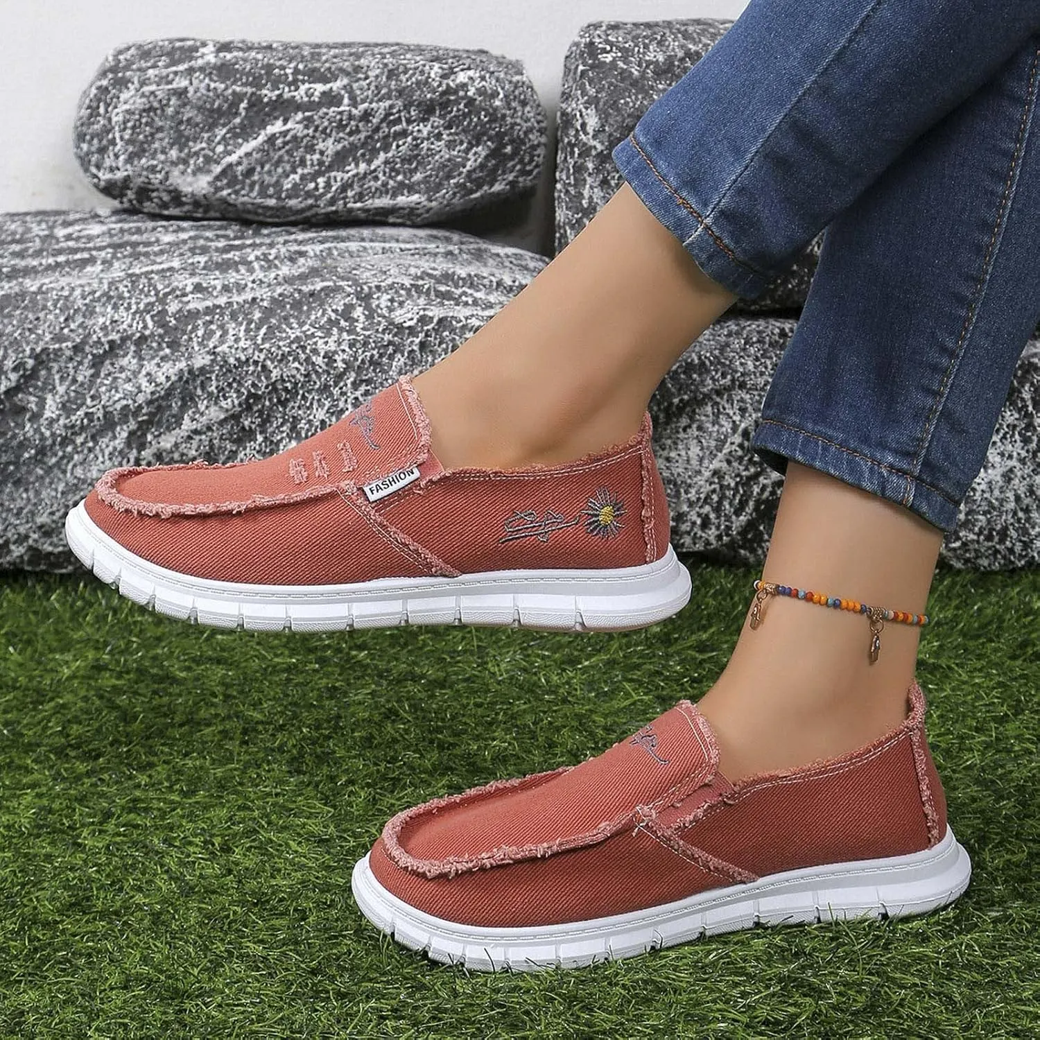 Women's Slip On Casual Shoes Lightweight Comfortable Sneakers for Outdoor Walking Summer Beach Vacation Everyday