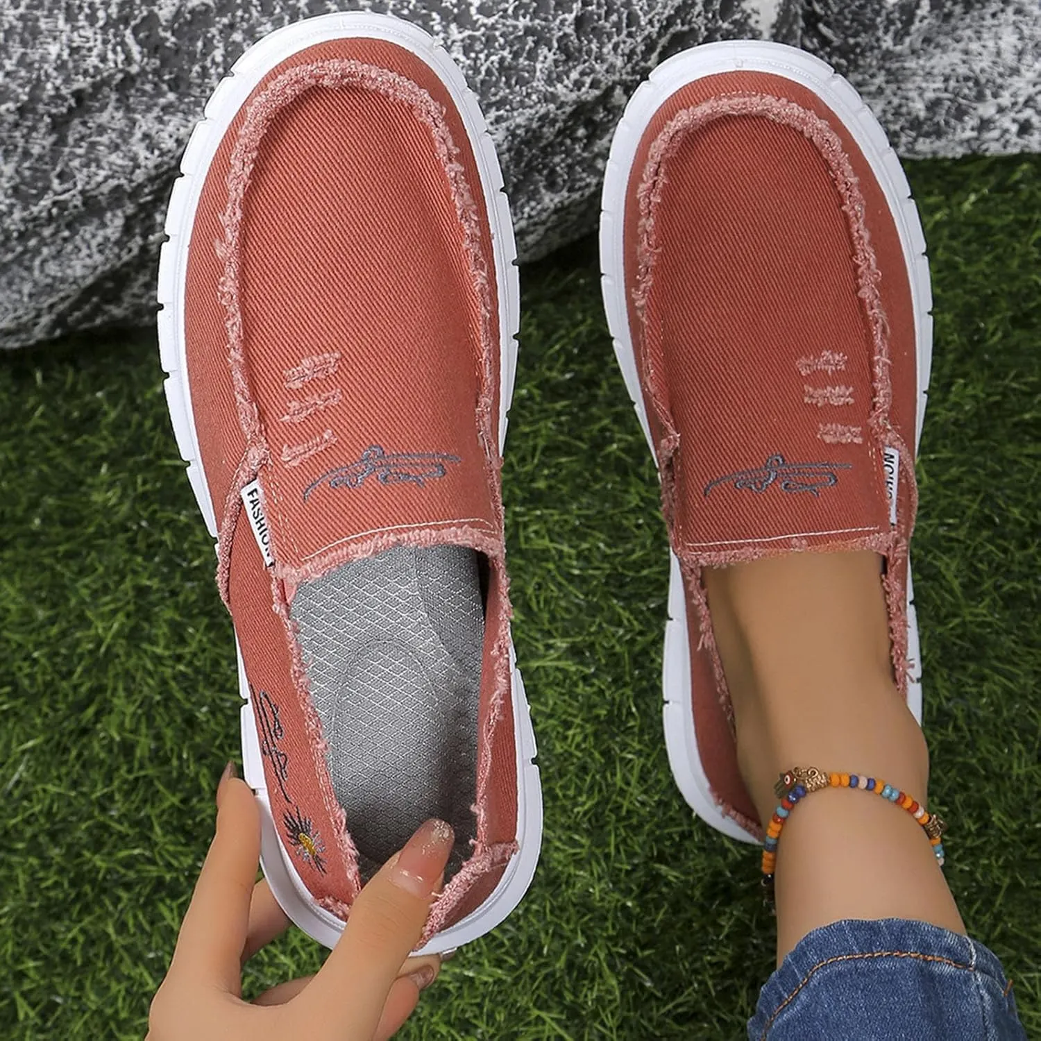 Women's Slip On Casual Shoes Lightweight Comfortable Sneakers for Outdoor Walking Summer Beach Vacation Everyday